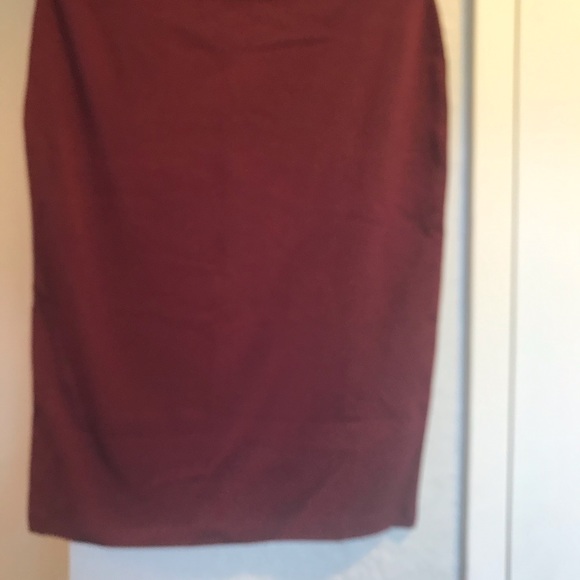 Ladies burgundy pencil skirt - Picture 2 of 3